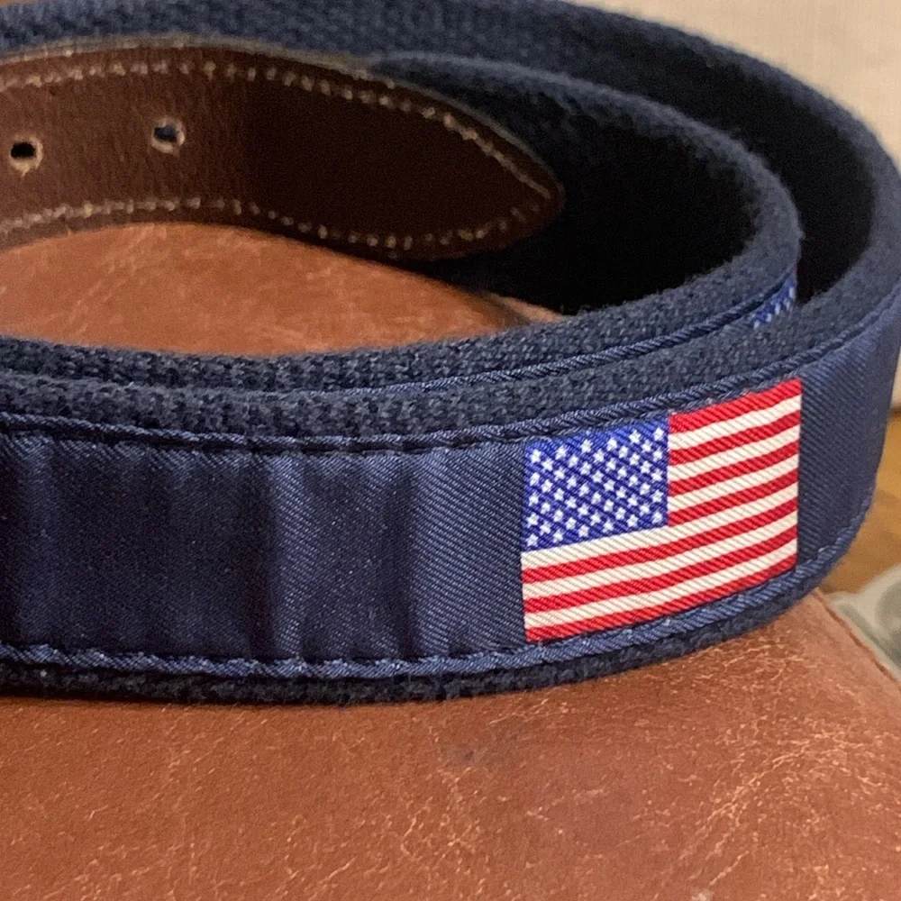 BNWOT VINEYARD VINES AMERICAN FLAGS CANVAS AND LEATHER BELT